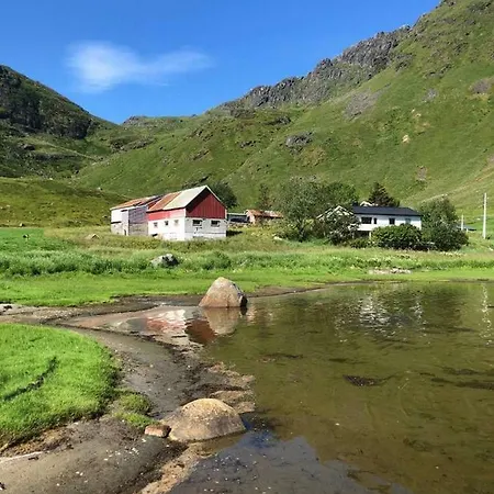 Seafront House In Fjord In The Middle Of Lofoten Сasa de vacaciones *