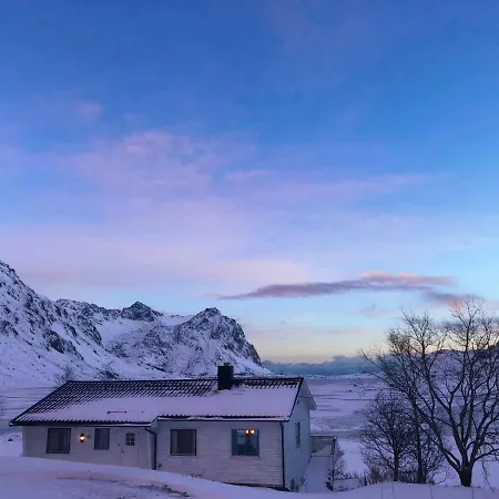 Seafront House In Fjord In The Middle Of Lofoten * Valberg